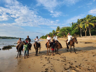 Madagaskar Reisebericht: Mit den Pferden am Strand