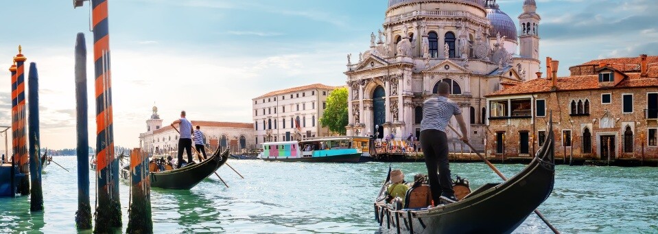 Venedig - Kanal und Gondeln