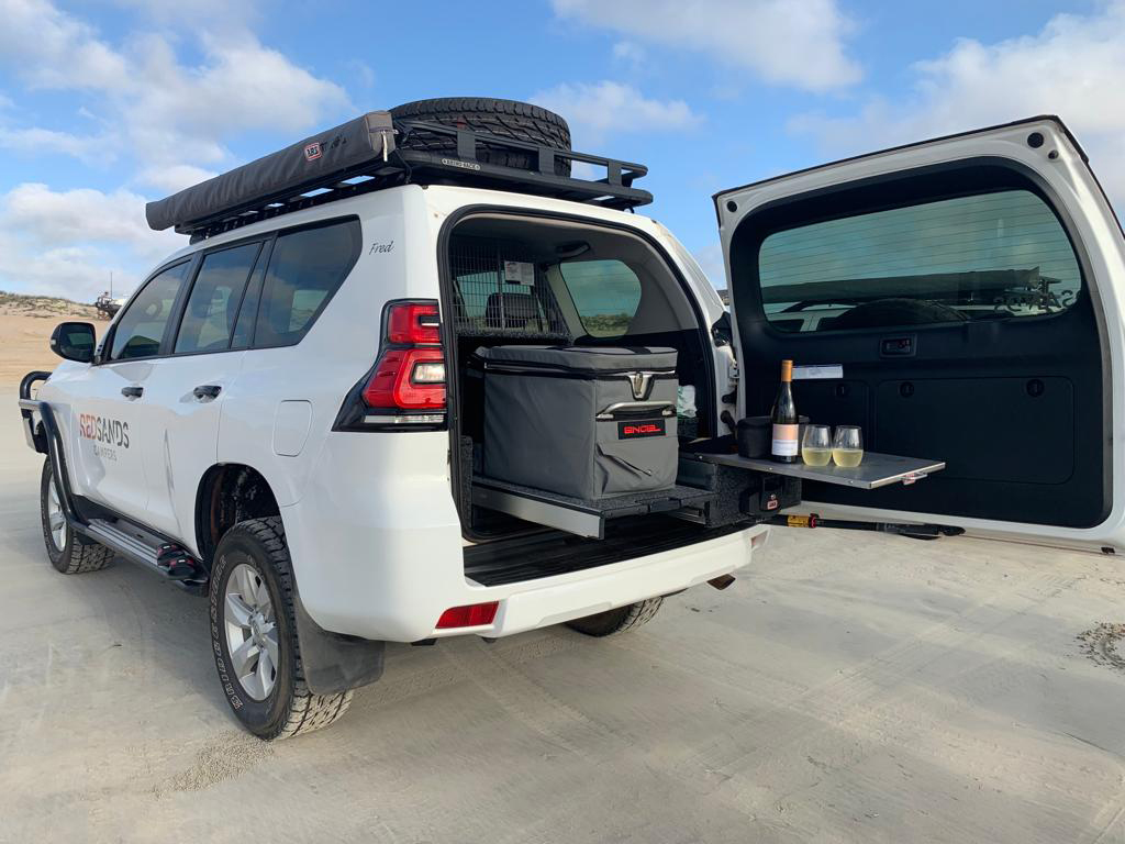 RedSands Camper 5 Personen von außen mit Zelt