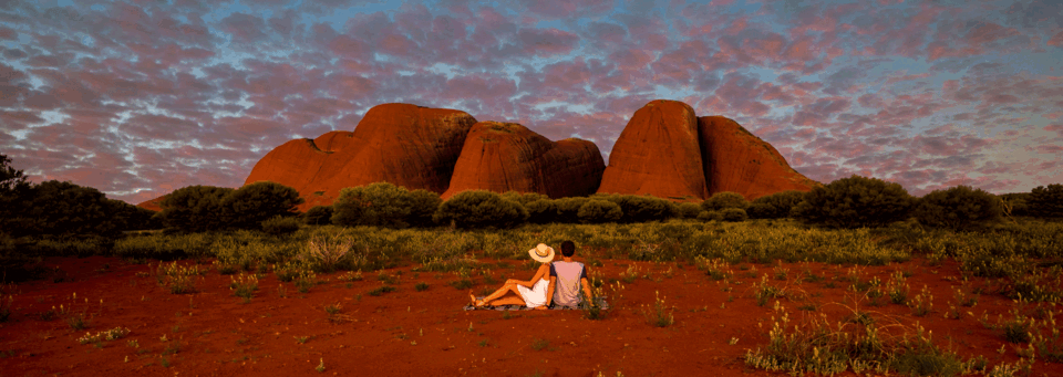 Paar vor dem Uluru