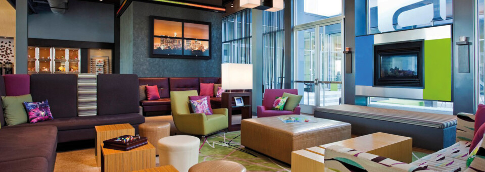 Lounge des Aloft Green Bay