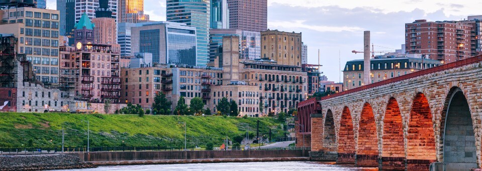 Innenstadt von Minneapolis bei Sonnenuntergang